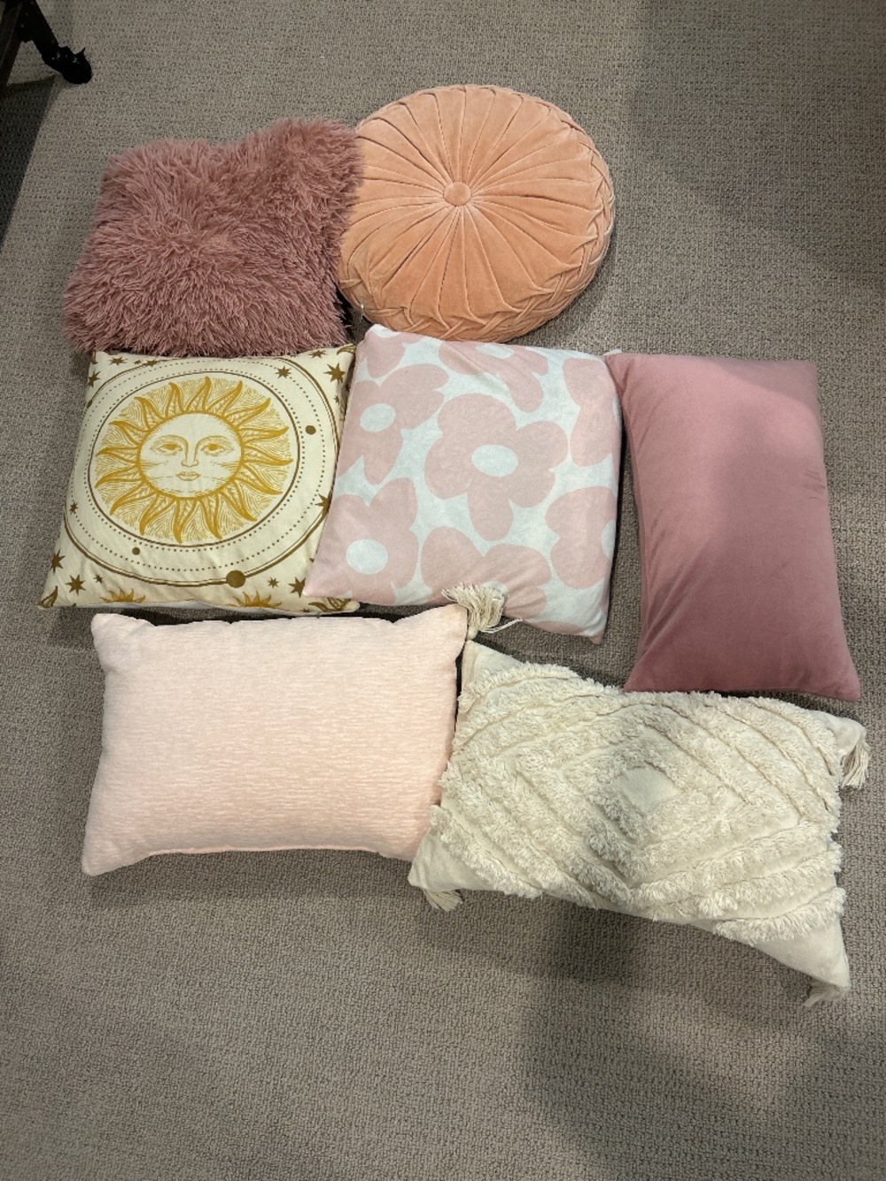 Set of 7 decorative throw pillows